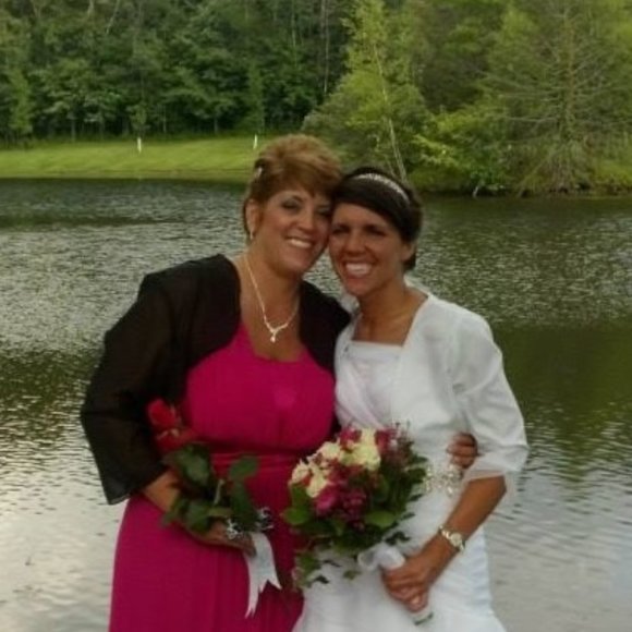 Meet your Posher, Cindy - Picture 1 of 3